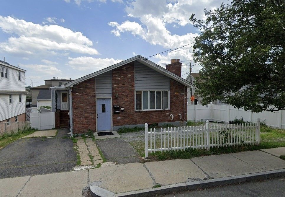 Exterior, Facade, Brick Facade, Split Level