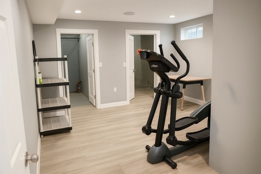 Fitness Equipment, Interior, Recessed Lighting, Wood Texture Flooring