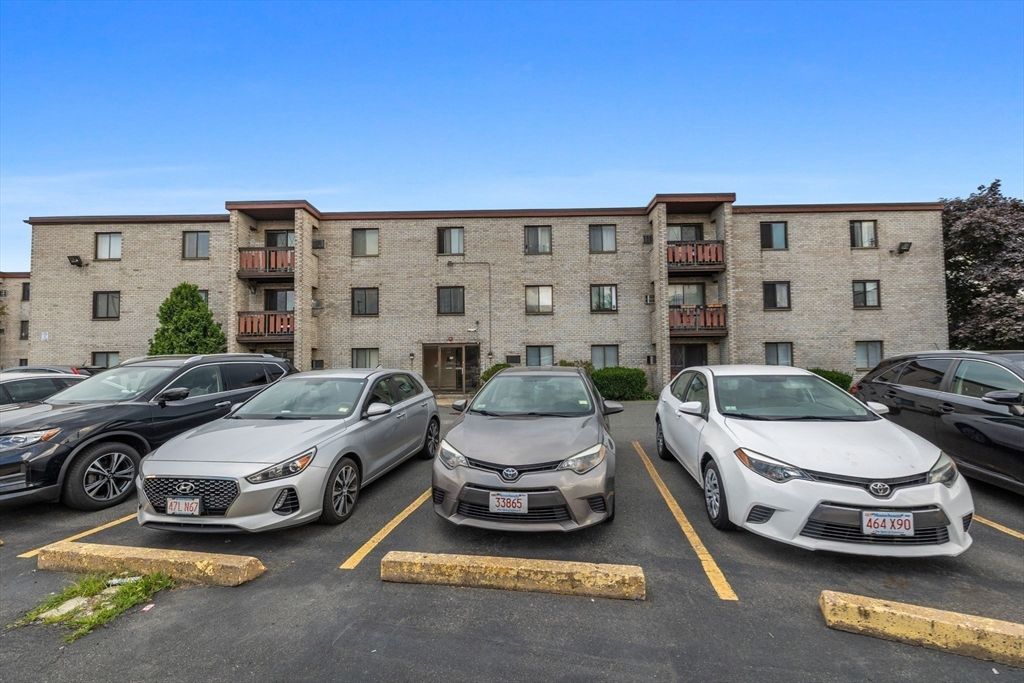Exterior, Facade, Condo Building
