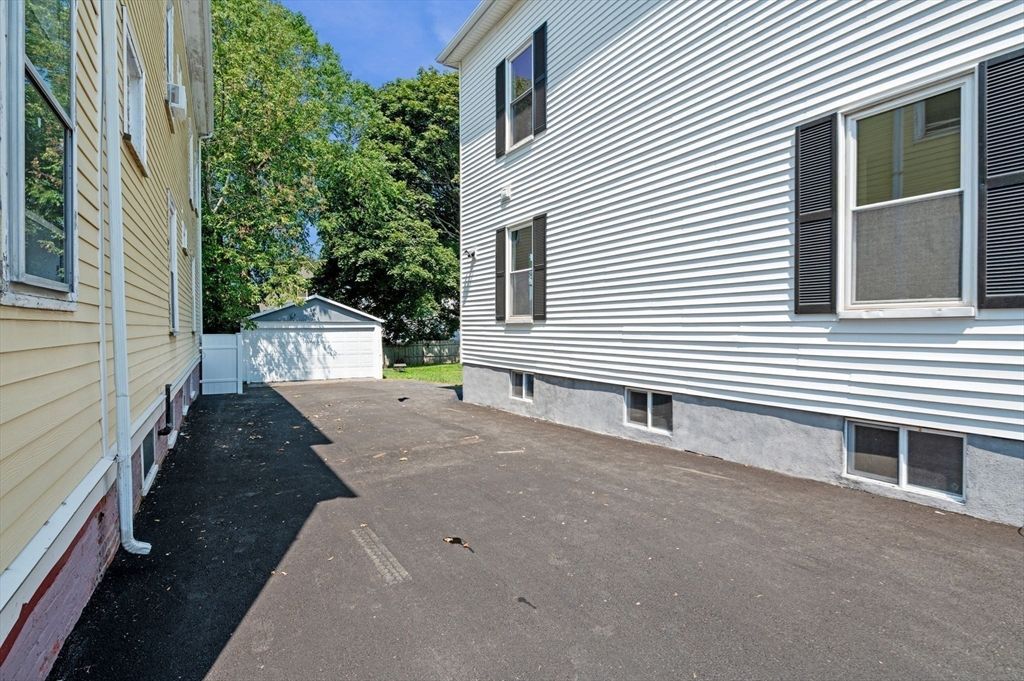 Detached Garage, Exterior