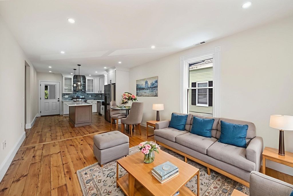 Dining room, Interior, Kitchen, Living room, Pendant Lights, Recessed Lighting, Stainless Steel Appliances, Wood Texture Flooring