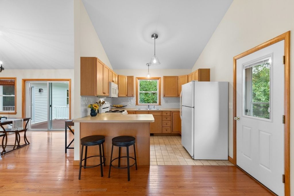 Interior, Kitchen, Pendant Lights, Wood Texture Flooring