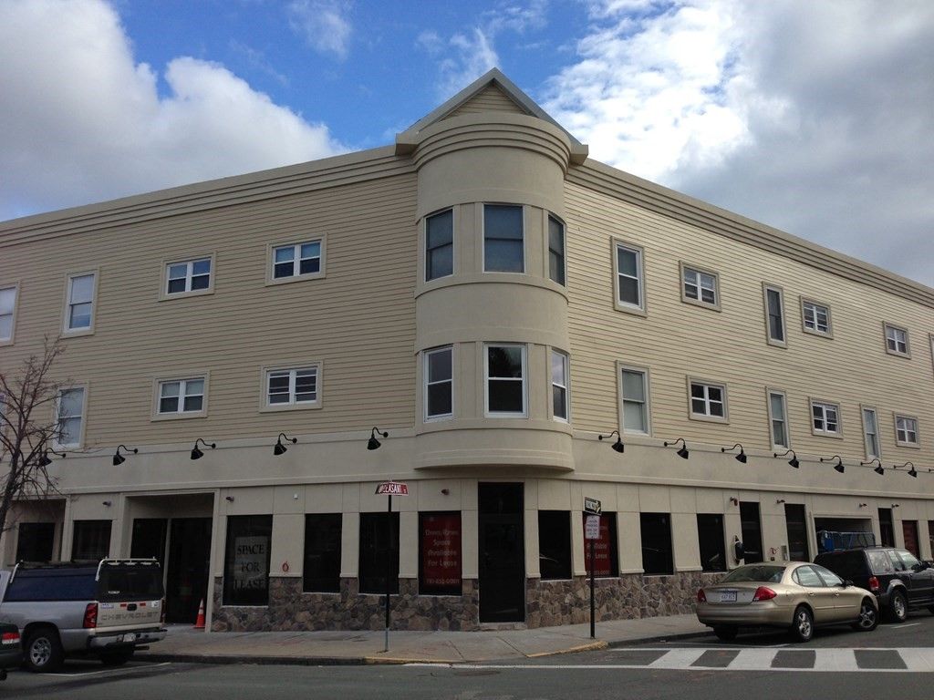 Exterior, Facade, Rowhouse