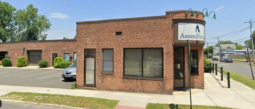 Exterior, Facade, Brick Facade, Rowhouse