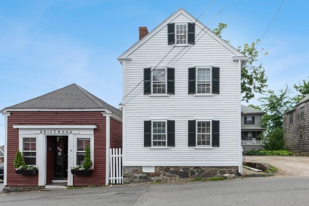 Exterior, Facade, Queen Anne Victorian