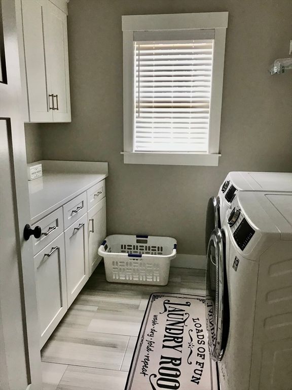 Interior, Washer, Wood Texture Flooring