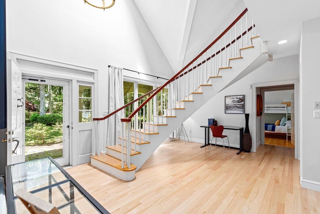 Interior, Recessed Lighting, Wood Texture Flooring