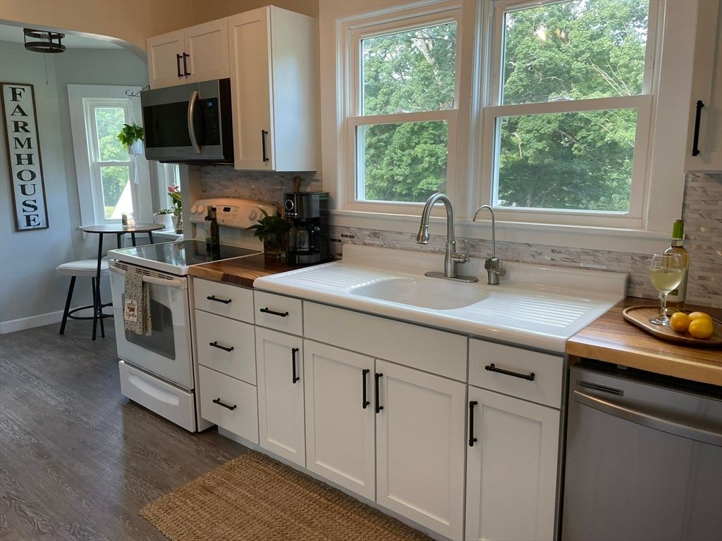 Interior, Kitchen, Wood Texture Flooring