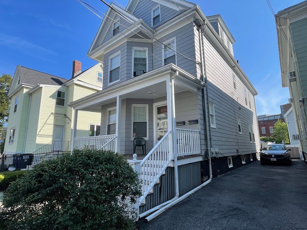 Exterior, Facade, Queen Anne Victorian