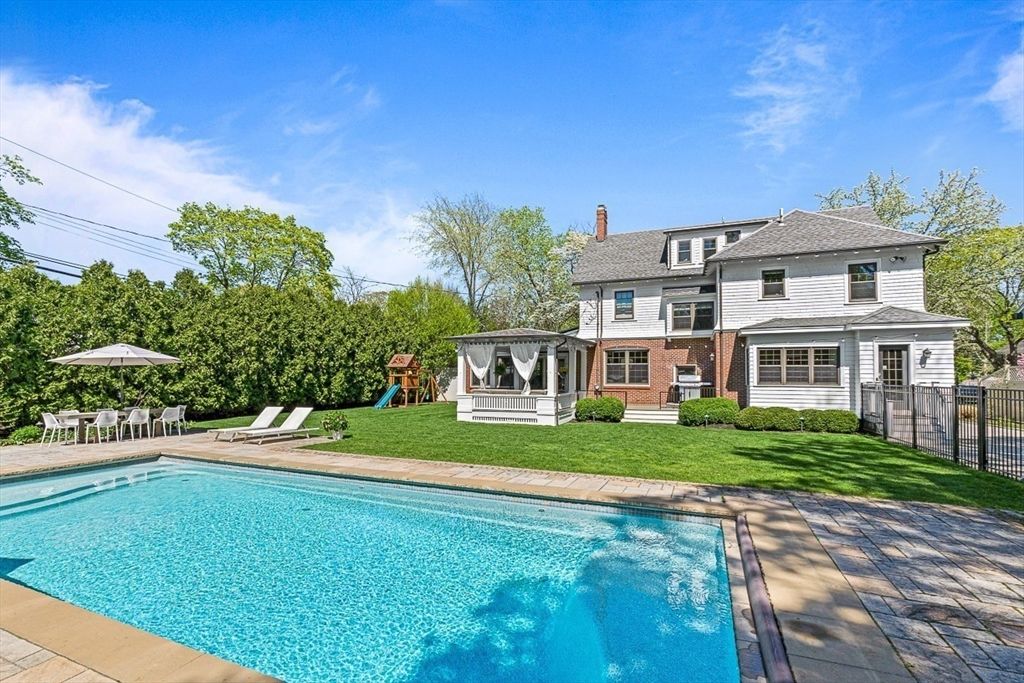 Exterior, Playground, Pool