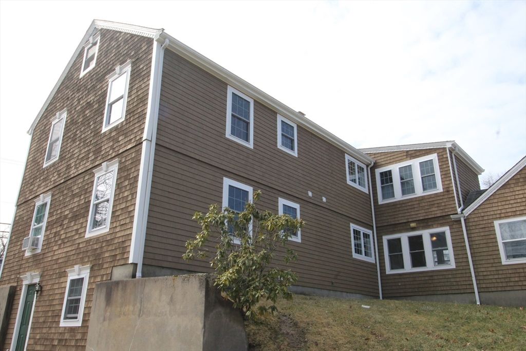 Exterior, Facade, Rowhouse