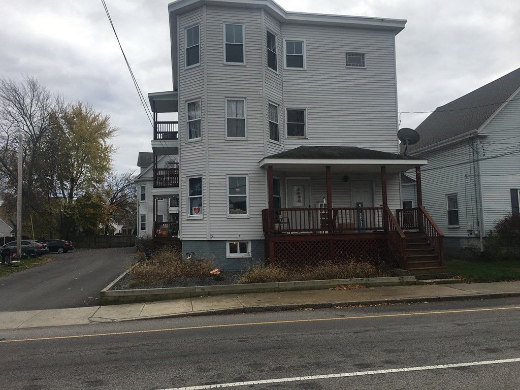 Exterior, Facade, Rowhouse