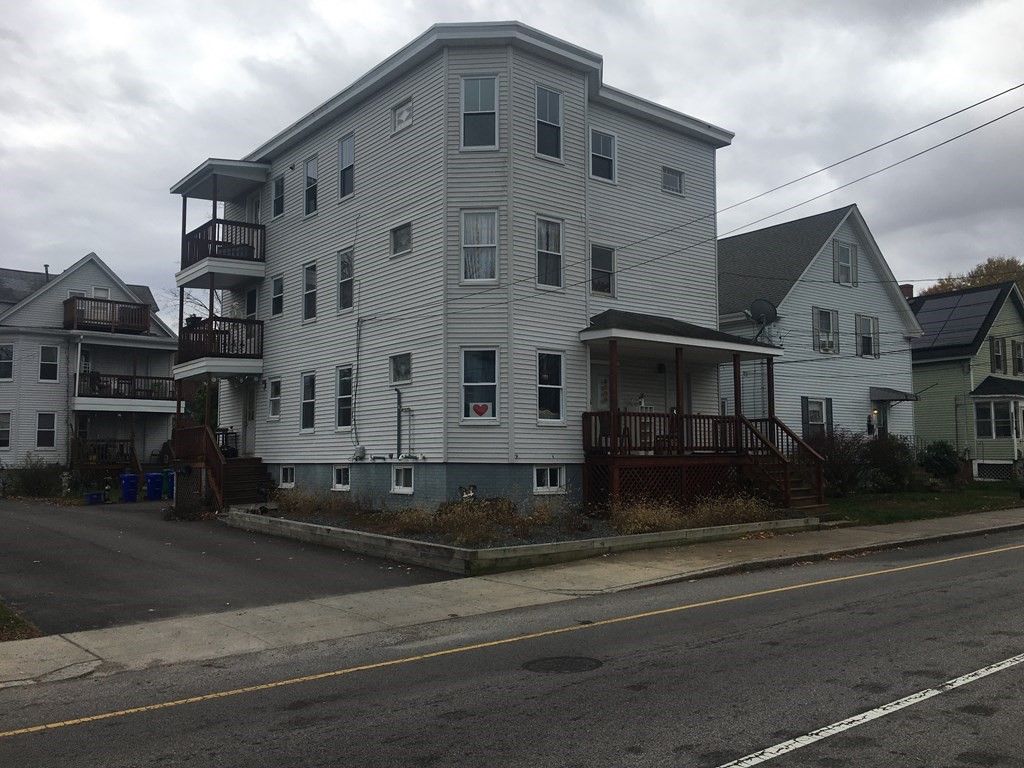 Exterior, Facade, Rowhouse