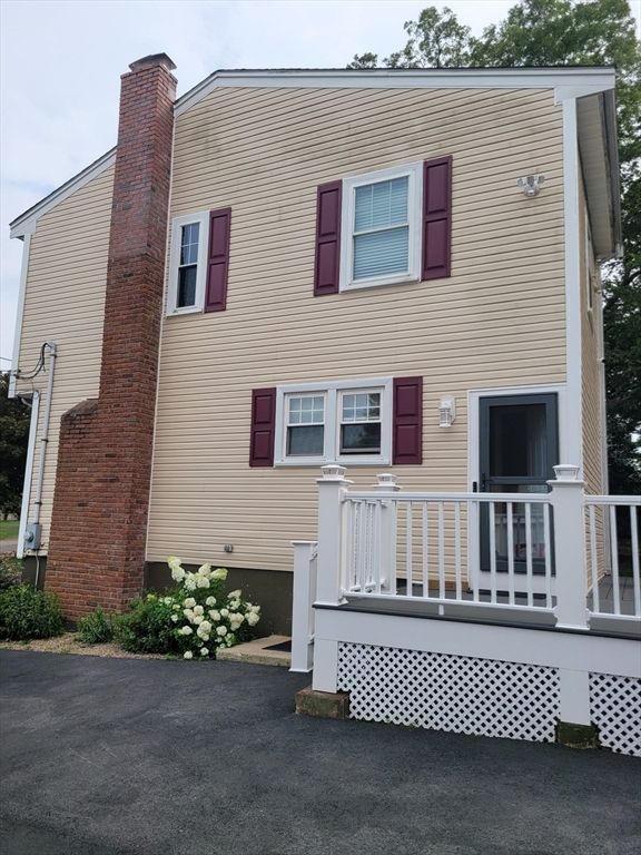 Exterior, Facade, Rowhouse