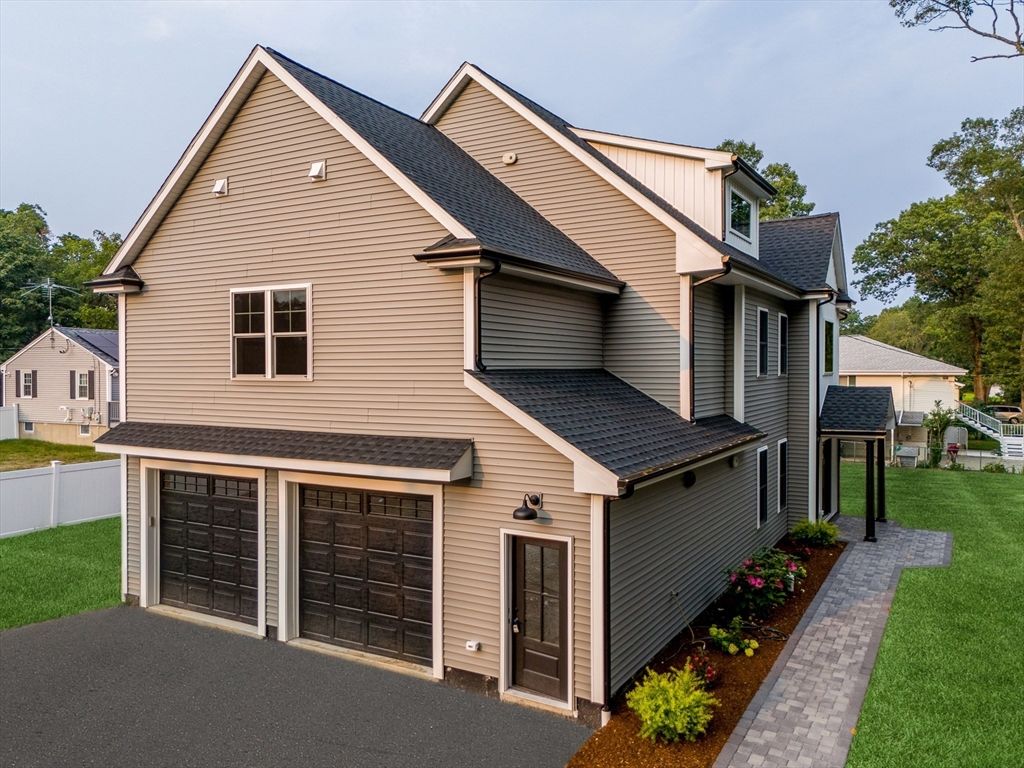 Attached, Exterior, Facade, Farmhouse