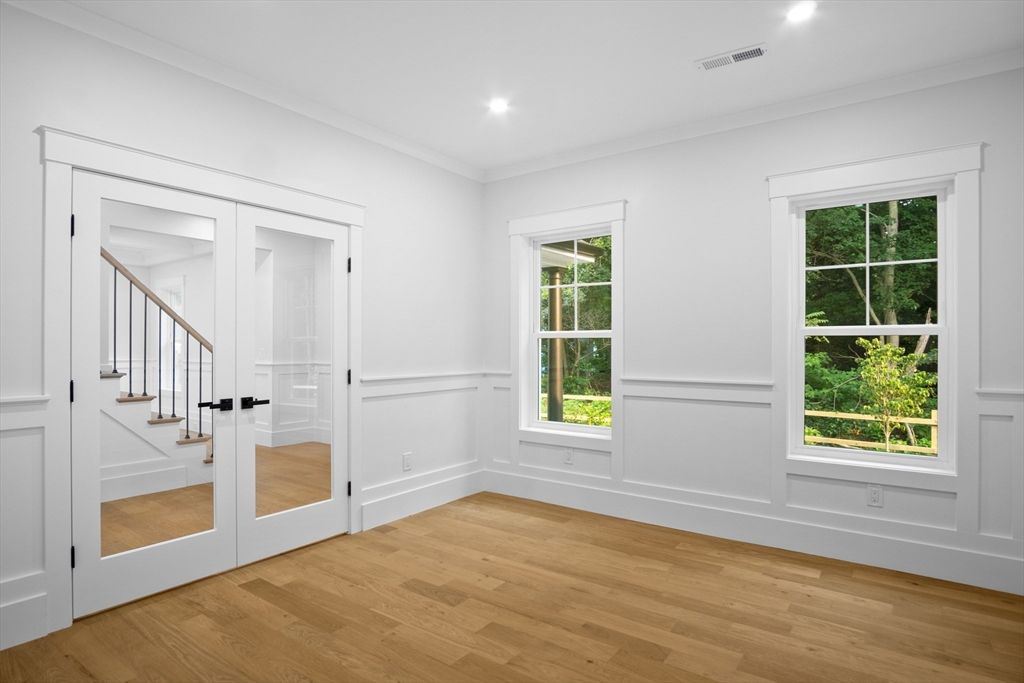 Empty room, Interior, Recessed Lighting, Wood Texture Flooring