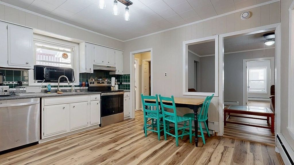 Dining room, Interior, Kitchen, Stainless Steel Appliances, Wood Texture Flooring