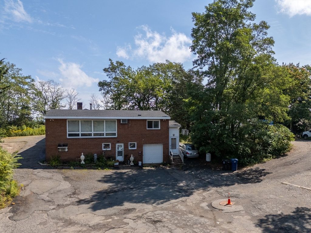 Attached, Exterior, Facade, Brick Facade, Raised Ranch