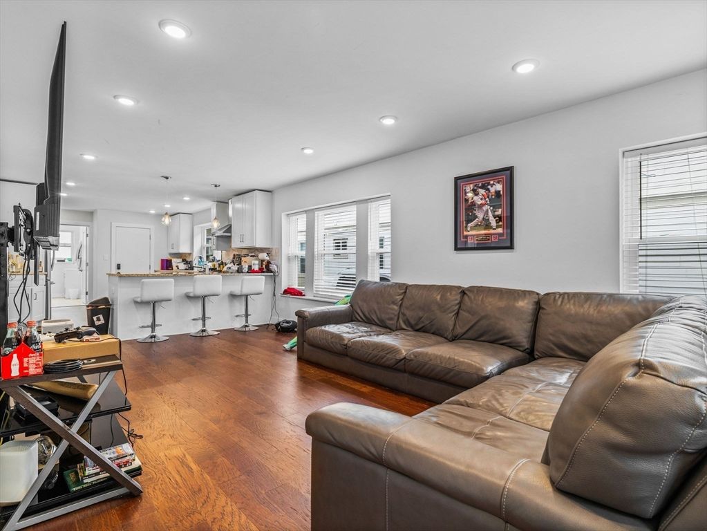 Interior, Kitchen, Living room, Pendant Lights, Recessed Lighting, Wood Texture Flooring