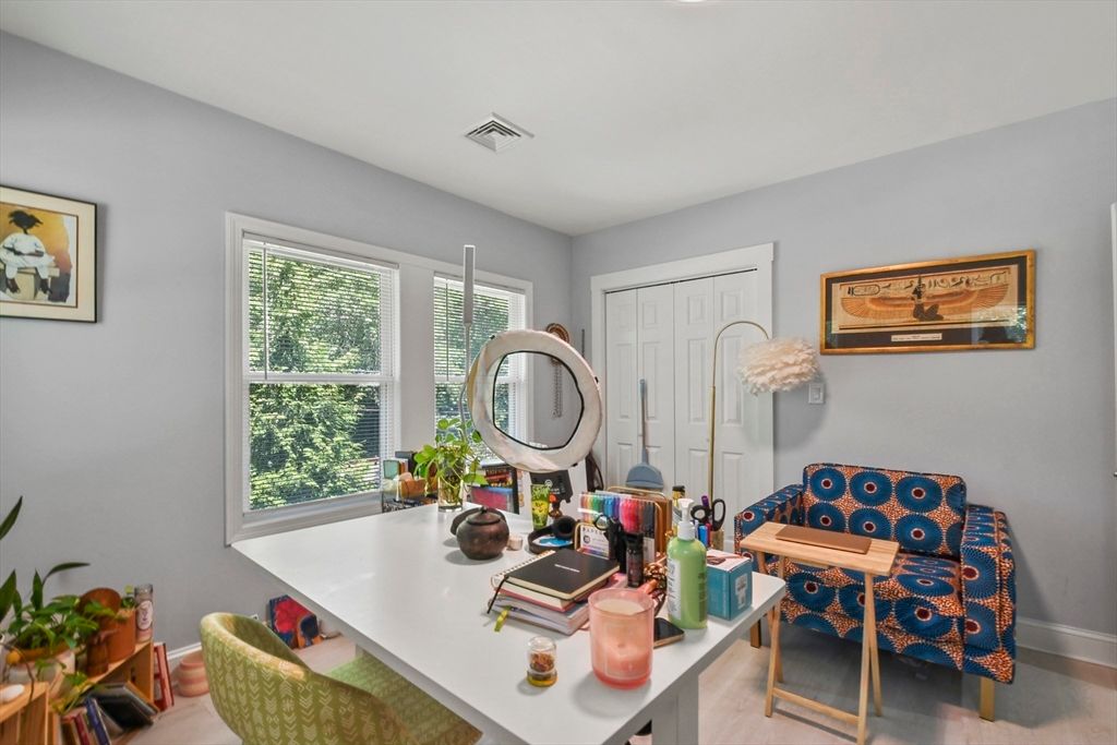 Home Office, Interior