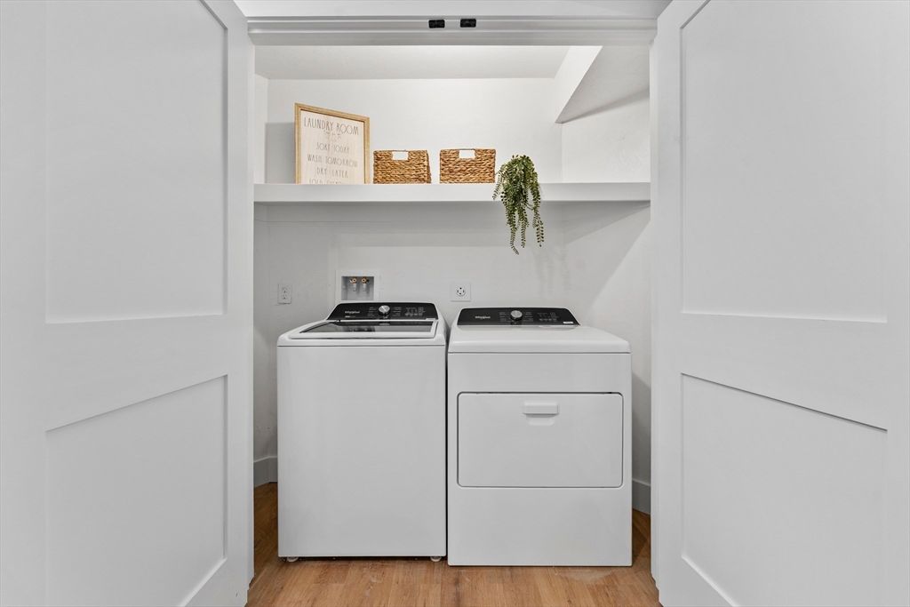 Interior, Utility Closets, Washer, Wood Texture Flooring