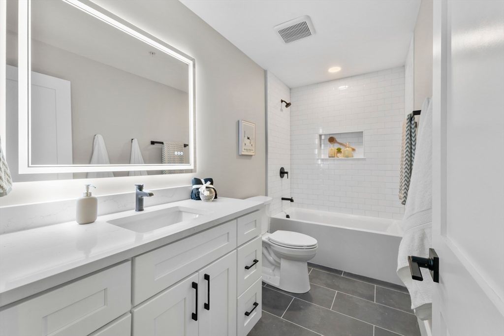 Bathroom, Interior, Recessed Lighting