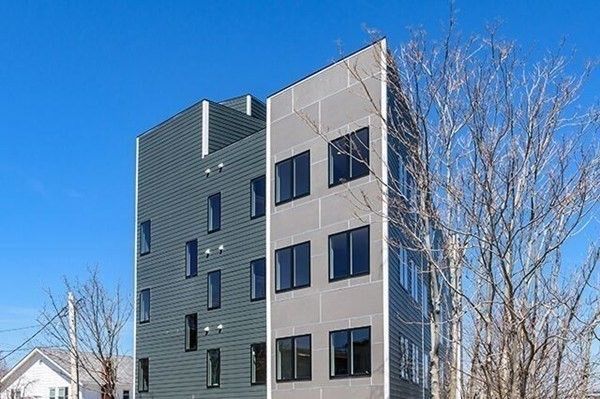 Exterior, Facade, Rowhouse