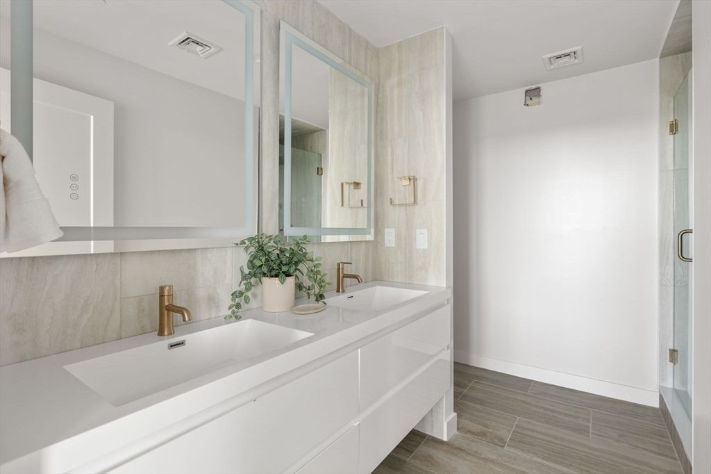 Bathroom, Dual Sink Vanities, Interior, Wood Texture Flooring