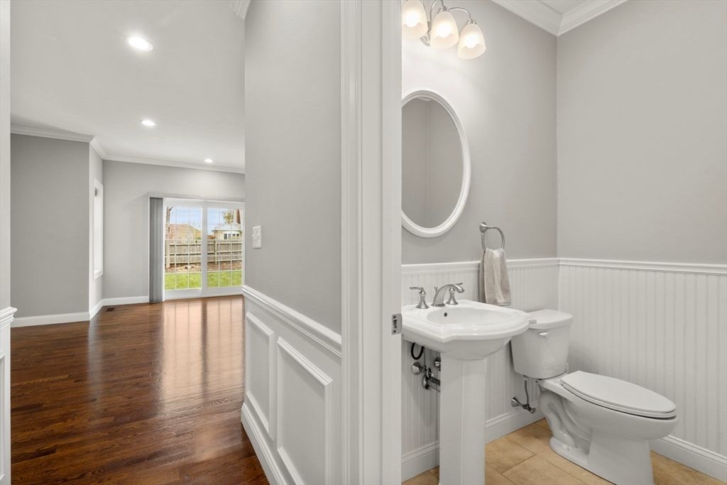 Bathroom, Interior, Recessed Lighting, Wood Texture Flooring