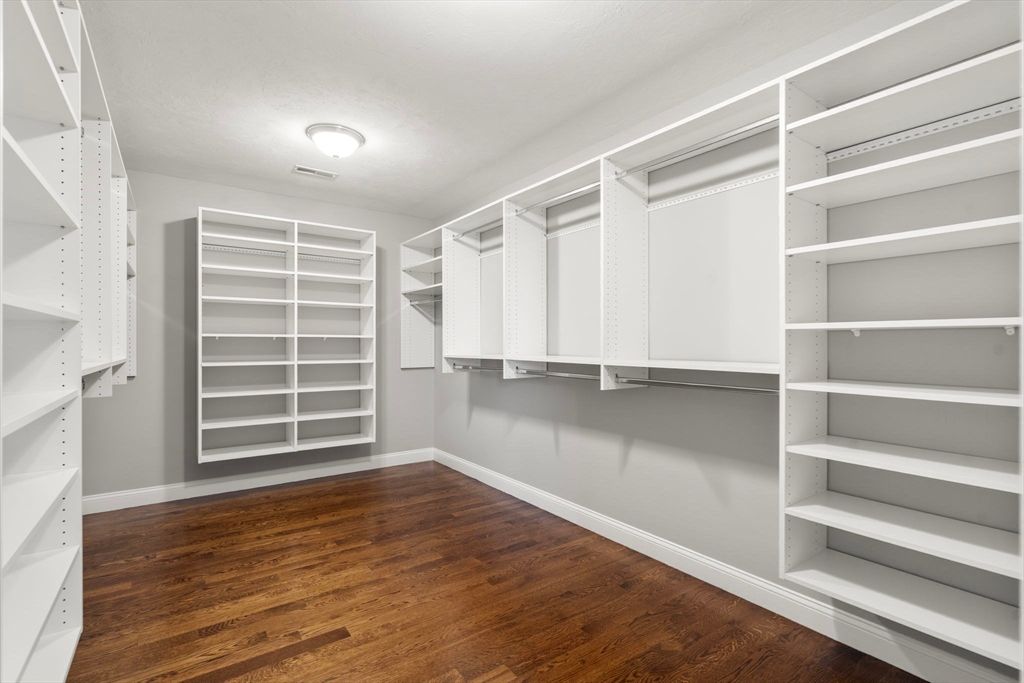 Interior, Walk-in Closets, Wood Texture Flooring
