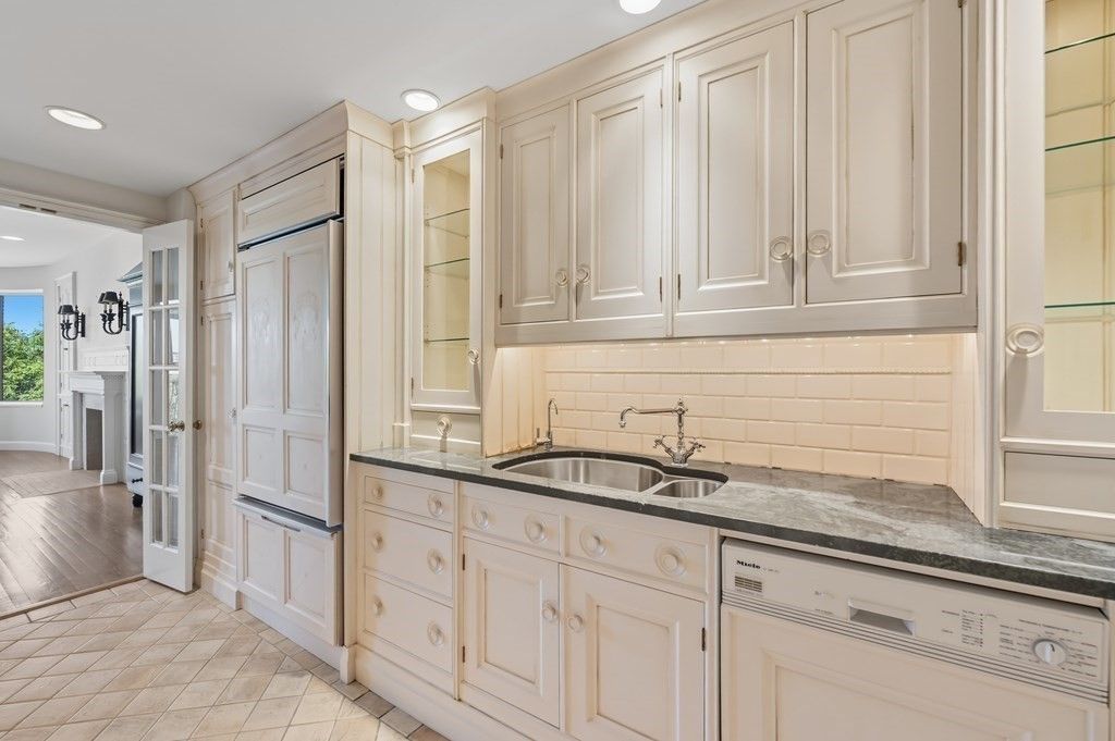 Fireplace, Interior, Kitchen, Recessed Lighting, Wood Texture Flooring