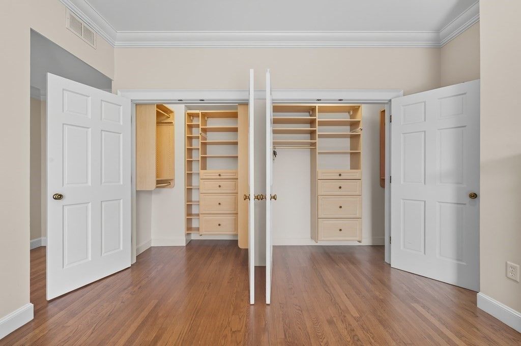 Interior, Walk-in Closets, Wood Texture Flooring