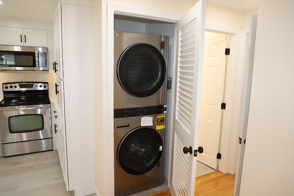 Interior, Kitchen, Stainless Steel Appliances, Utility Closets, Washer, Wood Texture Flooring