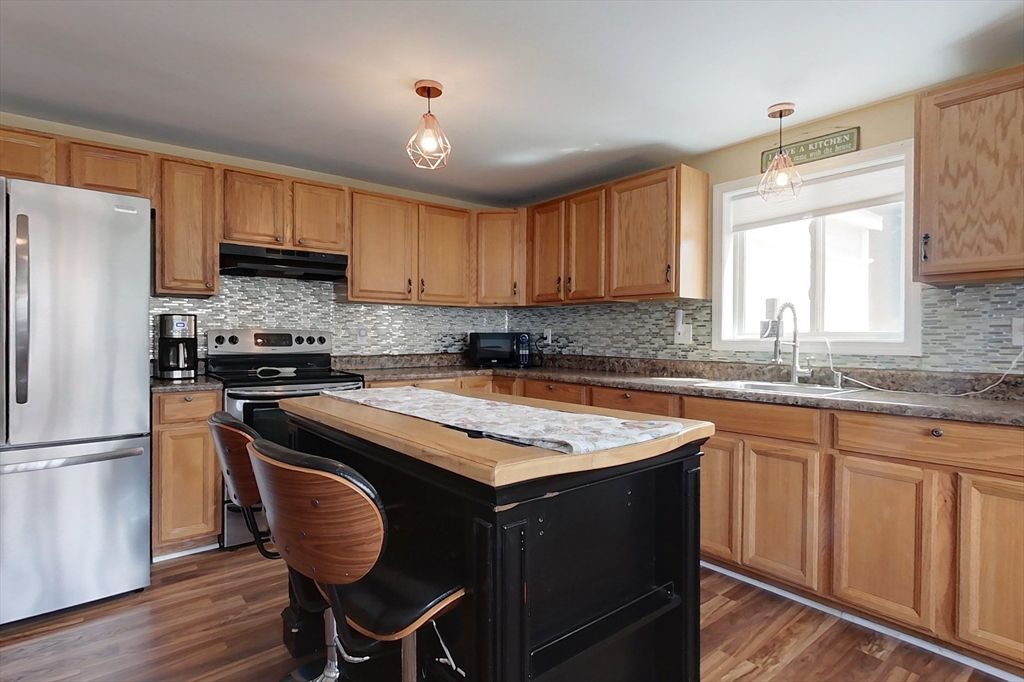 Interior, Kitchen, Pendant Lights, Wood Texture Flooring