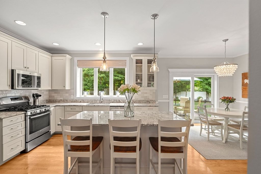 Chandelier, Dining room, Interior, Kitchen, Pendant Lights, Recessed Lighting, Stainless Steel Appliances, Wood Texture Flooring