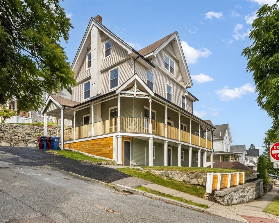 Exterior, Facade, Queen Anne Victorian