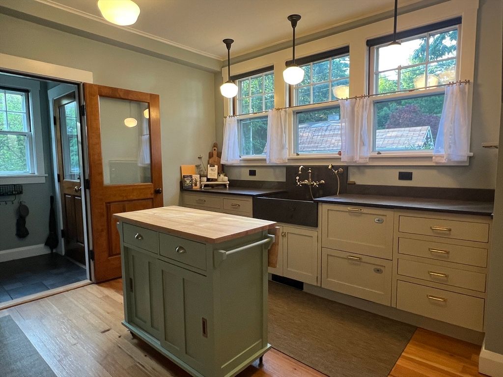 Interior, Kitchen, Pendant Lights, Wood Texture Flooring
