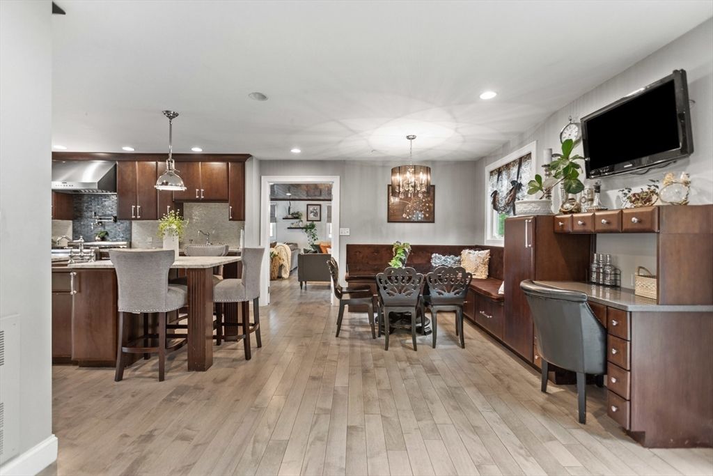 Chandelier, Dining room, Interior, Kitchen, Pendant Lights, Recessed Lighting, Wood Texture Flooring