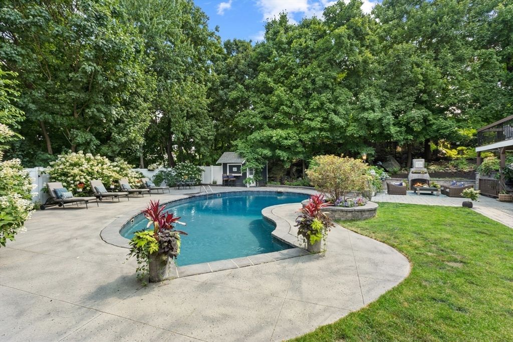 Exterior, Fireplace, Pool