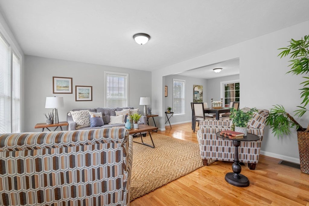 Dining room, Interior, Living room, Wood Texture Flooring