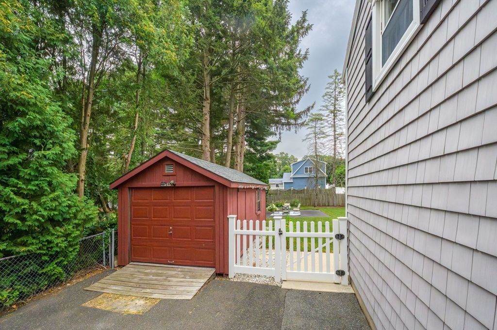 Detached Garage, Exterior