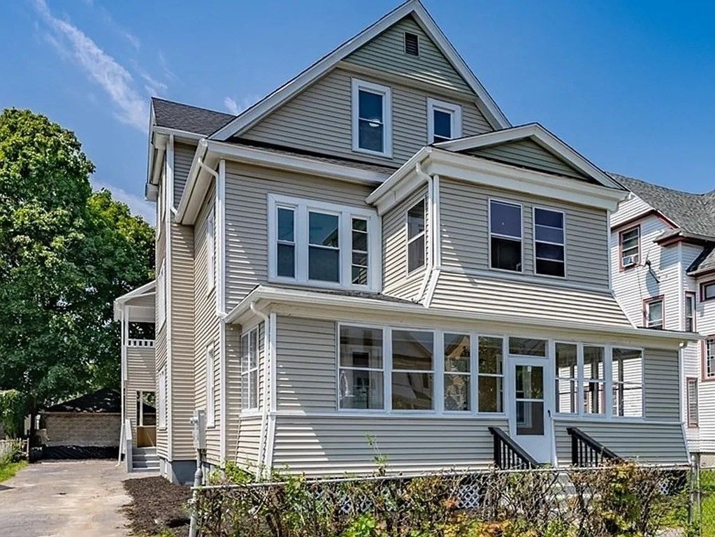 Exterior, Facade, Queen Anne Victorian
