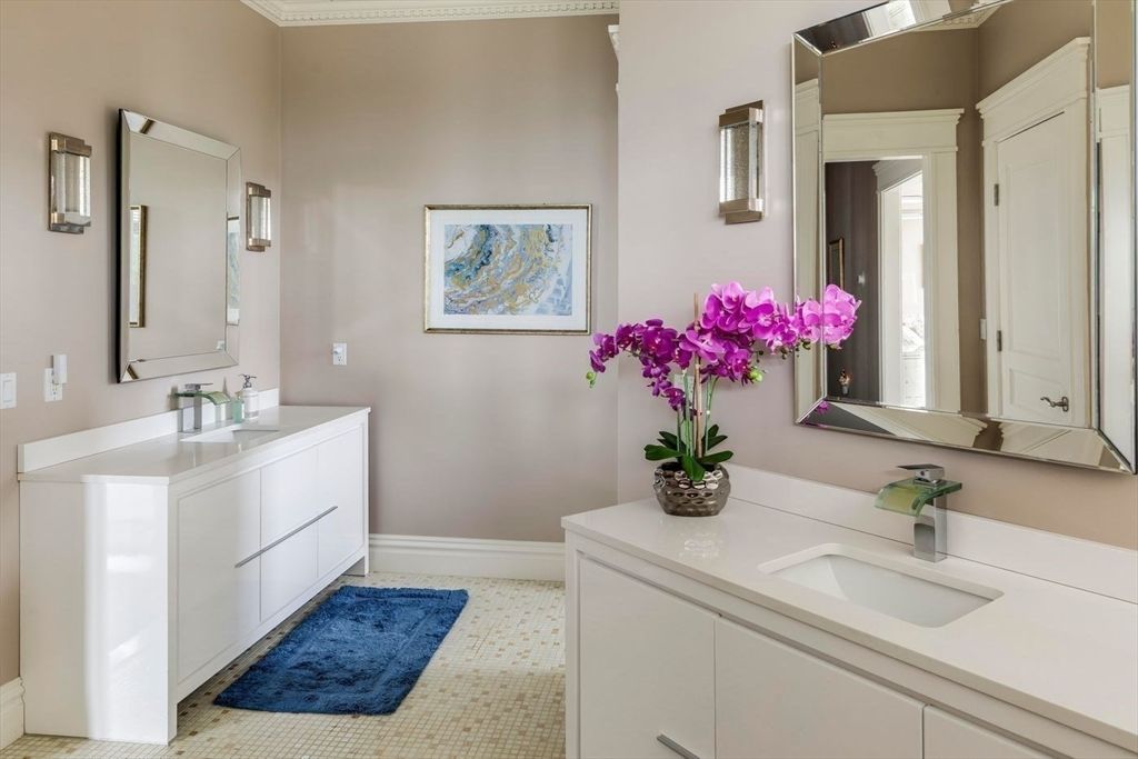 Bathroom, Dual Sink Vanities, Interior