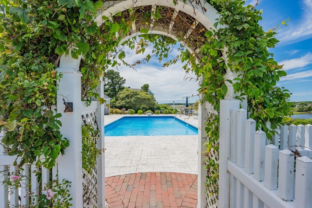 Exterior, Pool, Water