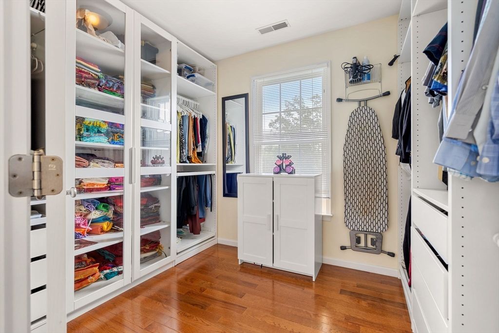 Interior, Walk-in Closets, Wood Texture Flooring