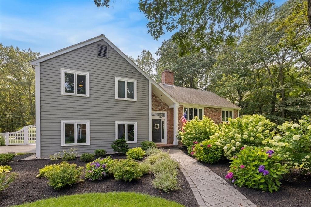 Exterior, Facade, Brick Facade, Split Level