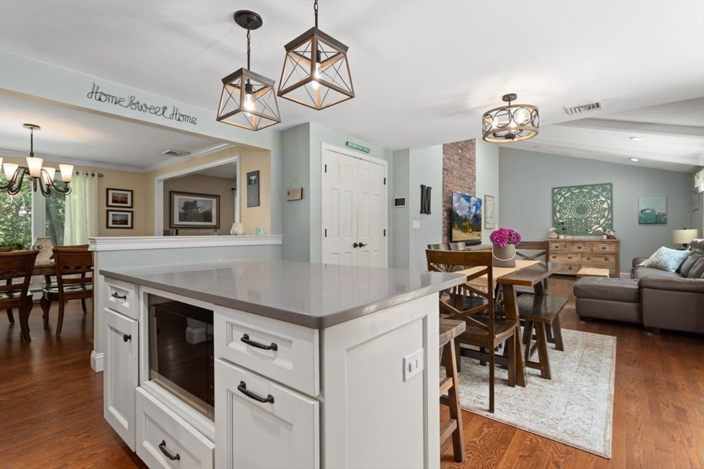 Chandelier, Dining room, Interior, Living room, Pendant Lights, Recessed Lighting, Wood Texture Flooring