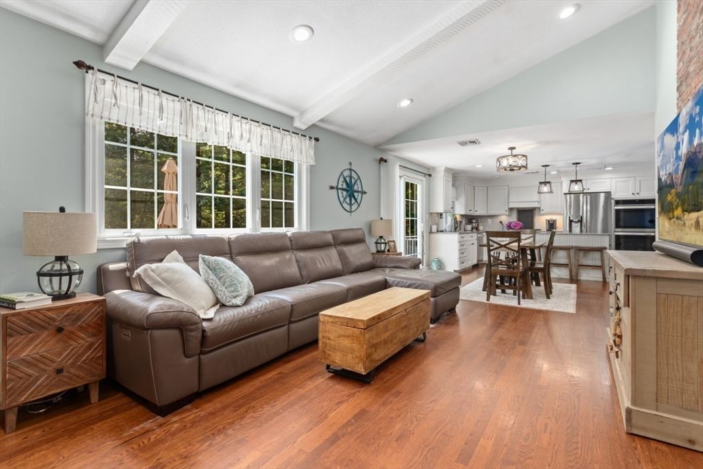 Dining room, Interior, Kitchen, Living room, Pendant Lights, Recessed Lighting, Stainless Steel Appliances, Wood Texture Flooring