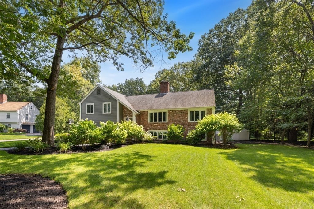 Backyard, Exterior, Facade, Brick Facade, Cape Cod