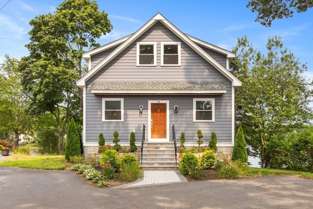 Exterior, Facade, Queen Anne Victorian